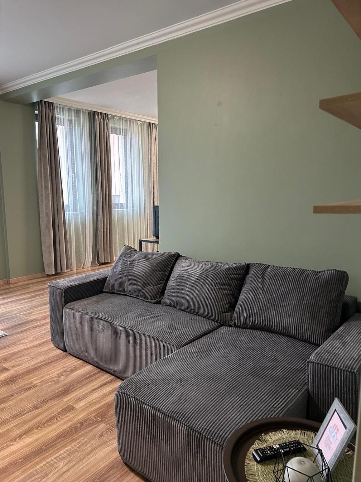 Becca'S Downtown Apartment With Private Parking Oradea Exterior foto
